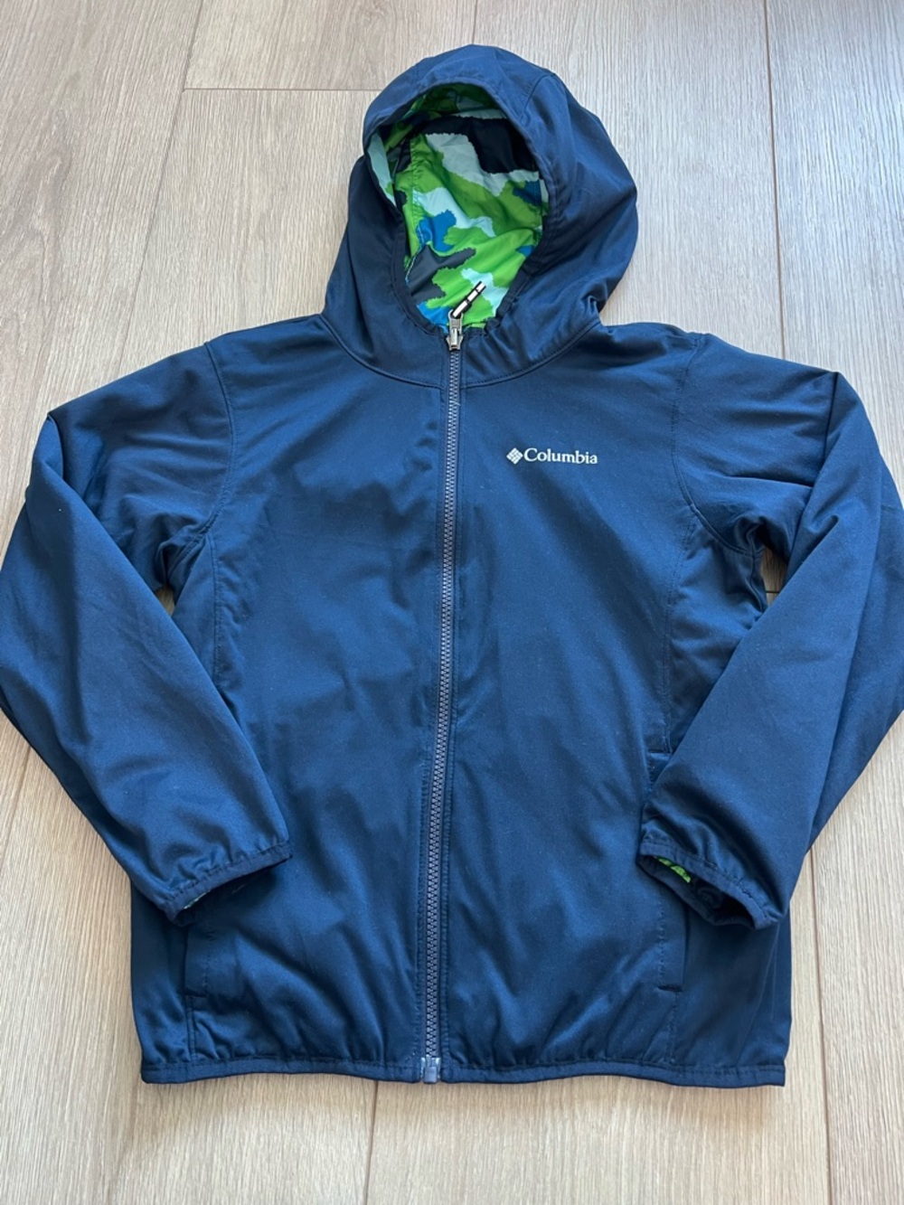 Columbia Kids Navy Jacket with Green Camo Hood Lining size S8